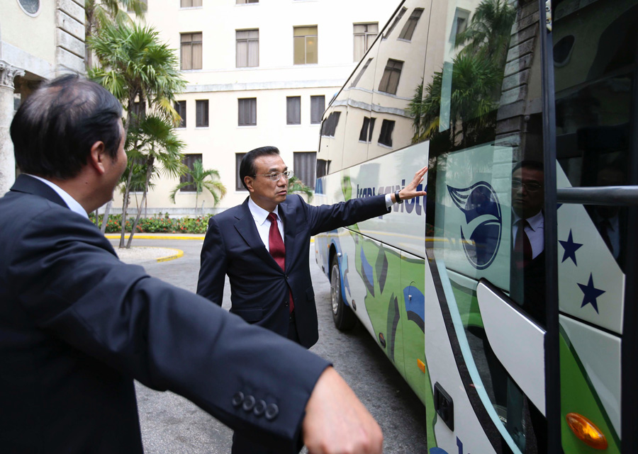 李克強在古巴體驗中國出口的宇通客車