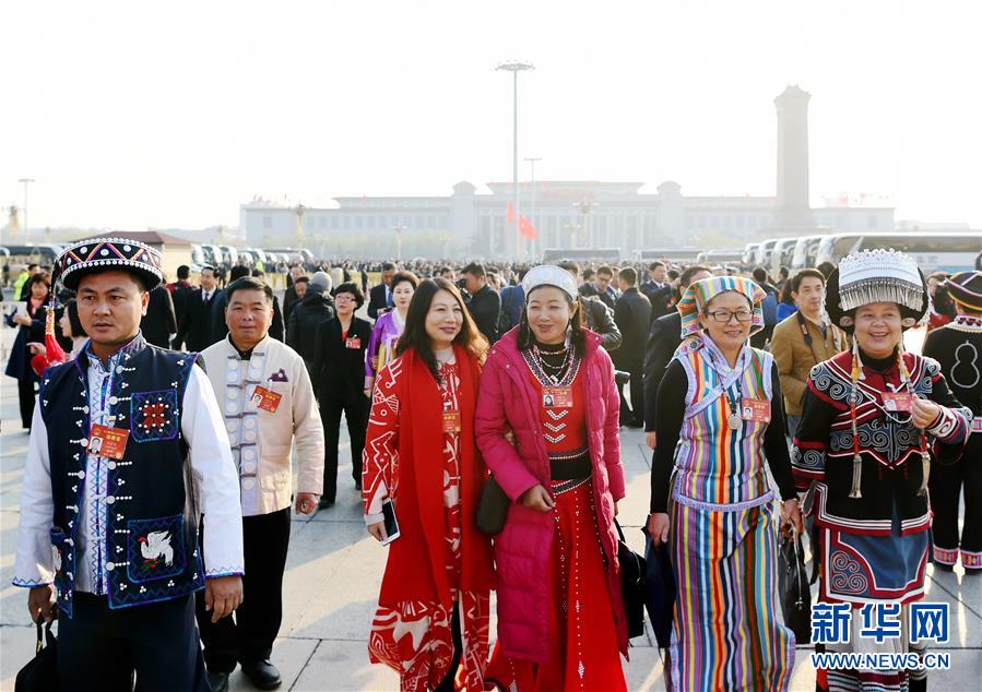 十二屆全國(guó)人大五次會(huì)議在北京閉幕 代表抵達(dá)天安門廣場(chǎng)