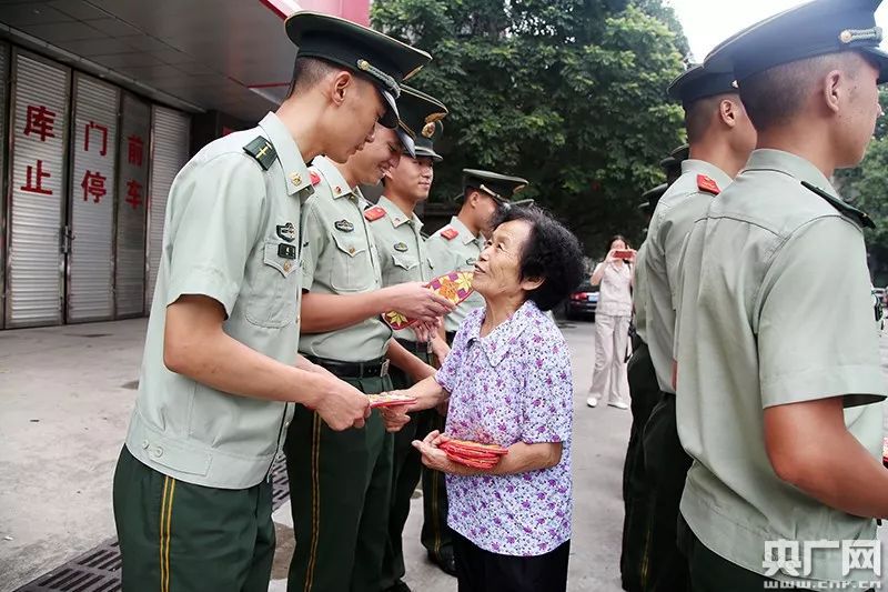 四川攀枝花：78歲老人唐明憲織就的36年的擁軍情