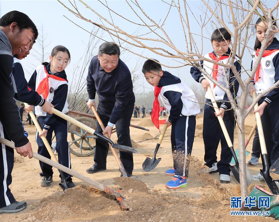 黨和國家領(lǐng)導(dǎo)人參加首都義務(wù)植樹活動