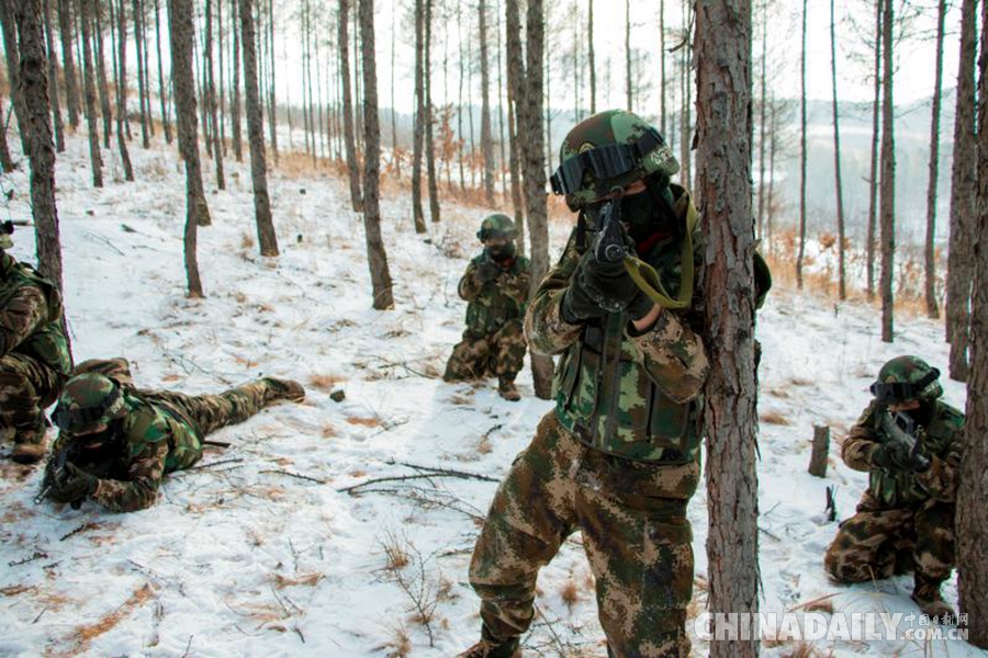 黑龍江邊防官兵不畏隆冬嚴(yán)寒練精兵