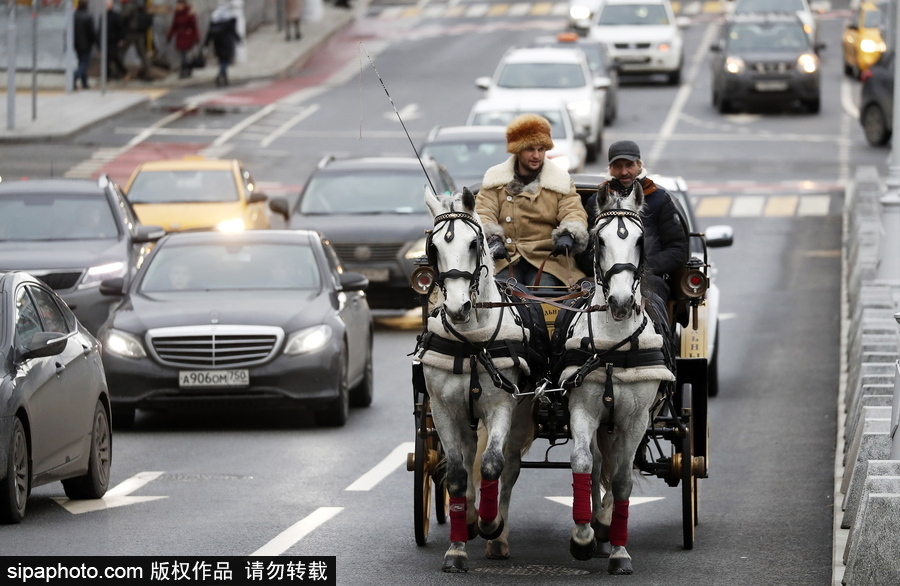 莫斯科街頭巷尾裝扮一新 節(jié)日氣氛濃厚迎接新年到來