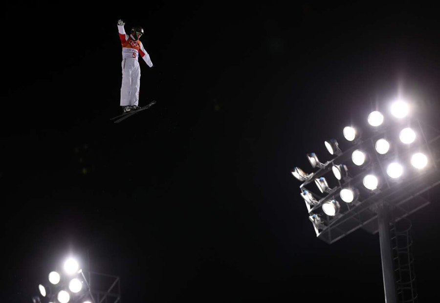 平昌冬奧會(huì)自由式滑雪男子空中技巧決賽舉行 中國選手賈宗洋獲得亞軍