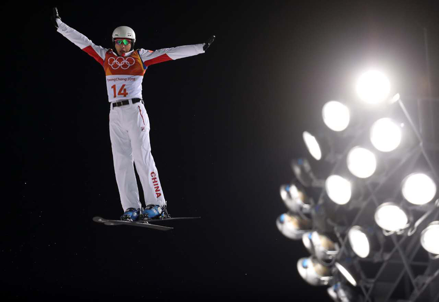 平昌冬奧會(huì)自由式滑雪男子空中技巧決賽舉行 中國選手賈宗洋獲得亞軍