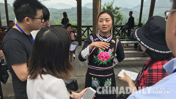 羌繡美圖　羌笛新曲——汶川大地震災(zāi)后重建十年·羌寨掠影