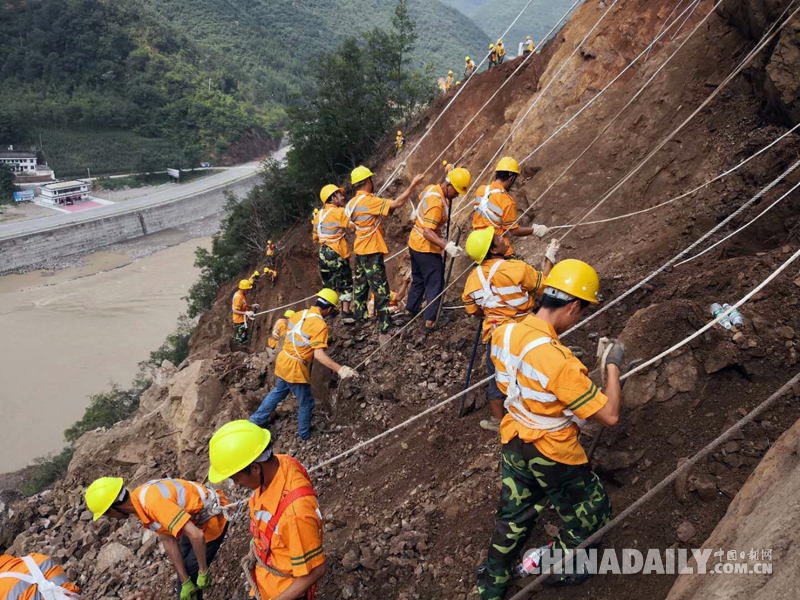 寶成鐵路水害區(qū)段搶險工作仍在緊張進(jìn)行