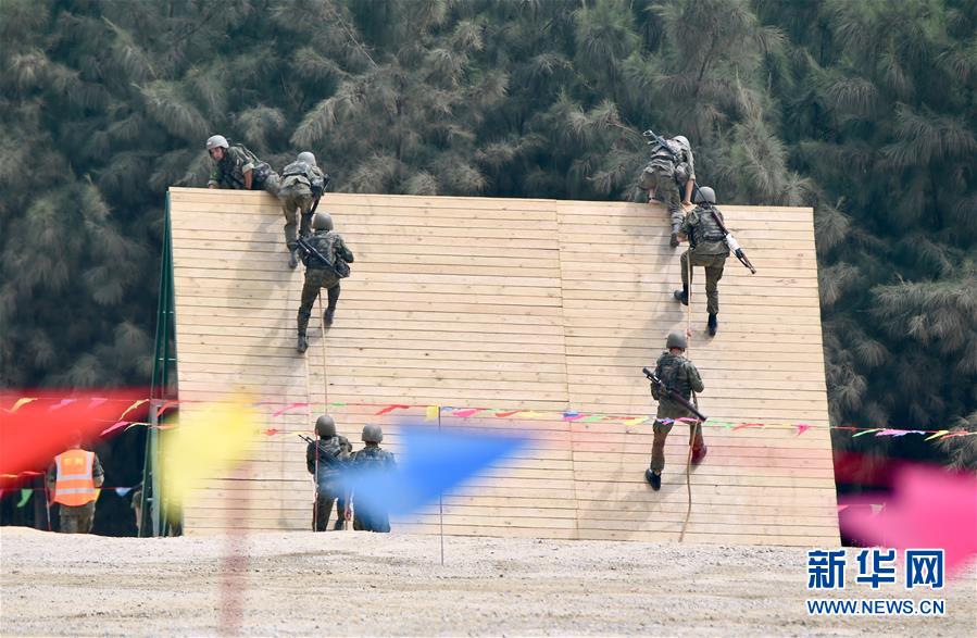 中國參賽隊獲“國際軍事比賽－2018”海上登陸賽求生賽團體第一