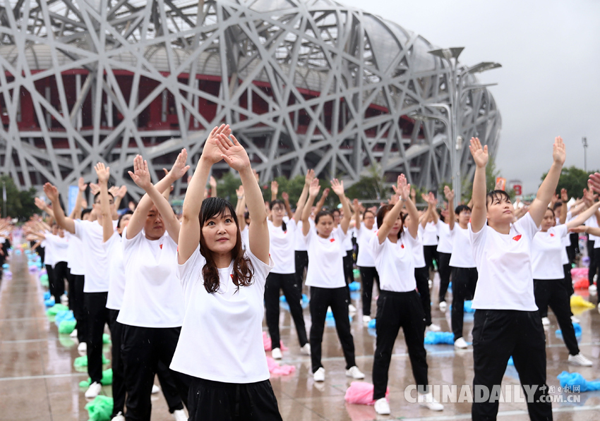 北京冬奧組委于“全民健身日”啟動(dòng)吉祥物全球征集