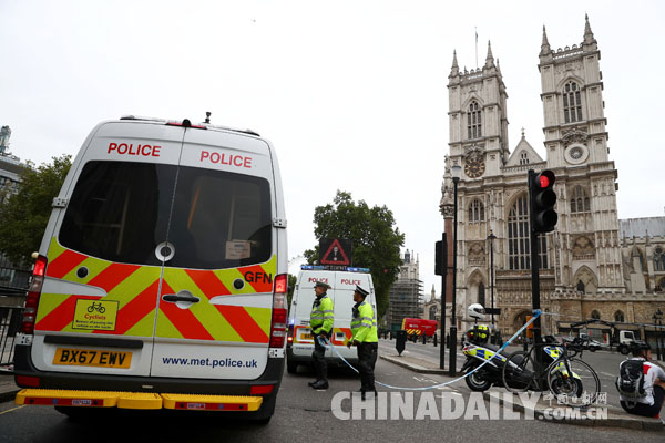 突發(fā)：英國警方定性議會大廈撞人事件為恐襲