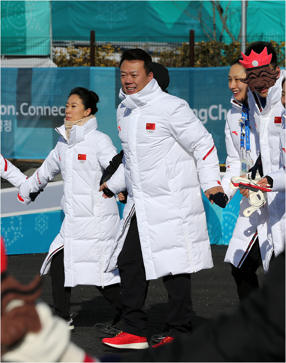 平昌冬奧會中國體育代表團升旗儀式在江陵運動員村舉行